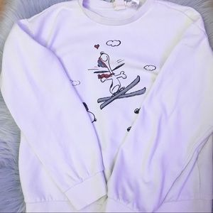 Sweatshirt with snoopy design!